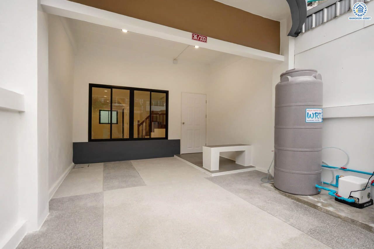 บ้านมือสองตกแต่งใหม่ โครงการ บ้านทอฝัน พิบูลย์สงคราม พร้อมอยู่ เนื้อที่ 16 ตร.ว. ฟังก์ชัน 3 ห้องนอน 2 ห้องน้ำ จอดรถได้ 1 คัน บนสุดยอดทำเล! เชื่อมถนนพิบูลย์สงคราม, วงศ์สว่าง, นครอินทร์ และติวานนท์ ใกล้จุดขึ้นทางด่วนศรีรัช-วงแหวนรอบนอก และรถไฟฟ้า "สถานีแยกติวานนท์"...